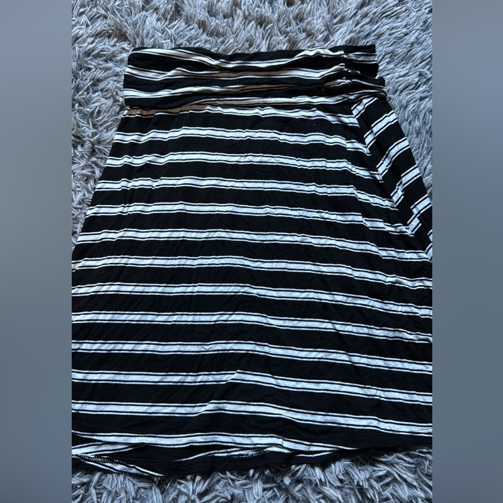 Black and White striped skirt XS